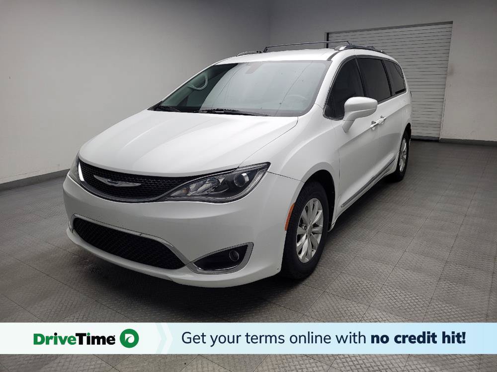 Used 2018 Chrysler Pacifica Touring-L FWD image 1