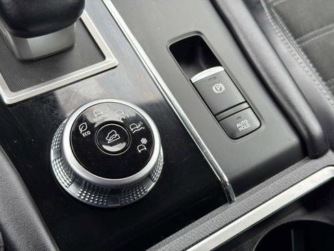 Used 2024 Mitsubishi Outlander FWD image 26