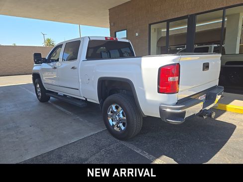 Used 2016 GMC Sierra 2500 SLT w/ Duramax Plus Package RWD image 5