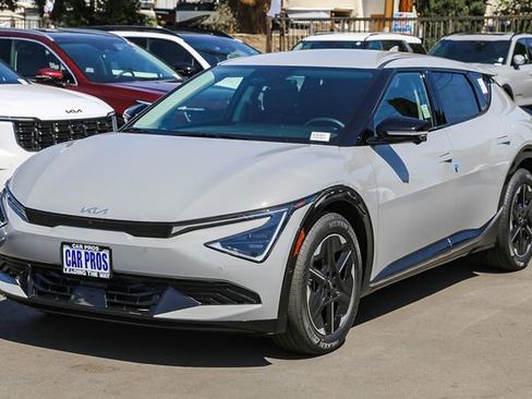 New 2025 Kia EV6 Wind image 4