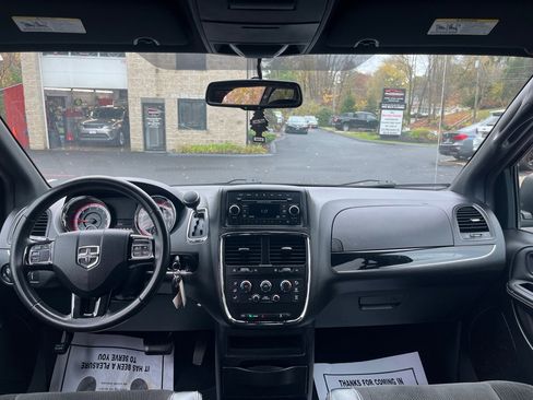 Used 2015 Dodge Grand Caravan SE image 14