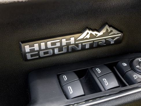 Used 2024 Chevrolet Silverado 1500 High Country w/ High Country Premium Package AWD/4WD image 32
