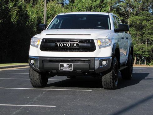 Used 2016 Toyota Tundra SR5 w/ SR5 Upgrade Package AWD/4WD image 8