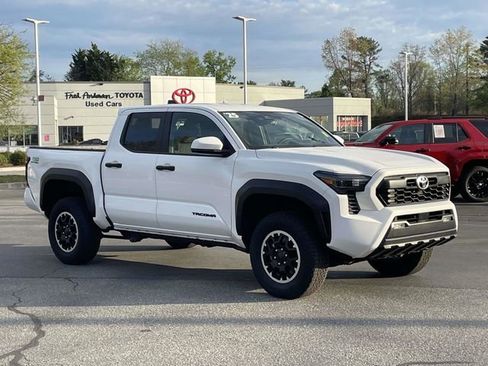 Used 2025 Toyota Tacoma TRD Off-Road image 7