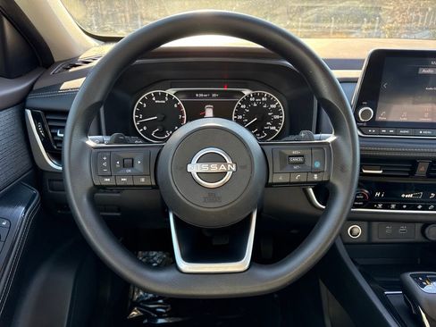 Used 2022 Nissan Rogue SV image 18