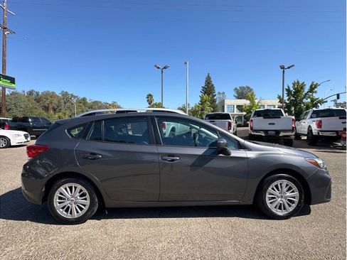 Used 2018 Subaru Impreza 2.0i Premium w/ Eyesight & BSD & Rcta AWD/4WD image 9