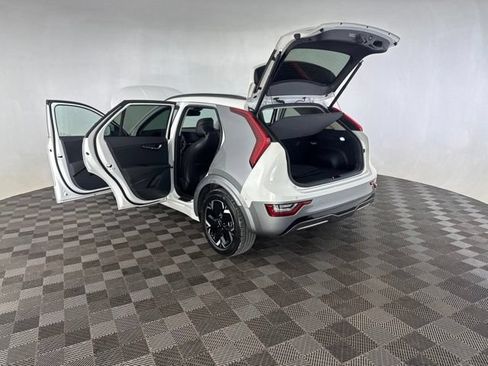 Certified 2024 Kia Niro Wave w/ Wave Preserve Package FWD image 18