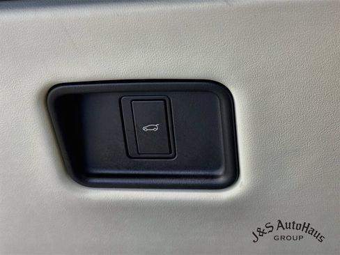 Used 2024 Land Rover Range Rover Long Wheelbase SE AWD/4WD image 10