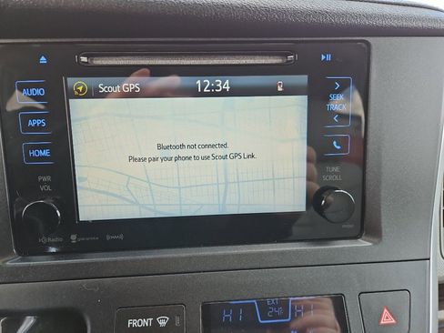 Used 2016 Toyota Sienna XLE image 23