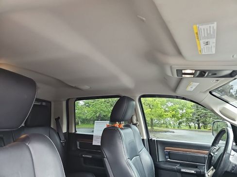 Used 2018 RAM 1500 Laramie AWD/4WD image 12