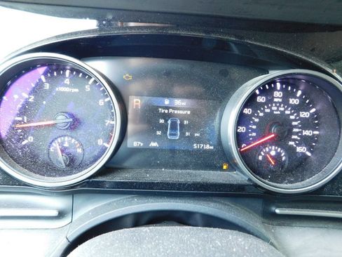 Used 2022 Kia Carnival EX FWD image 11