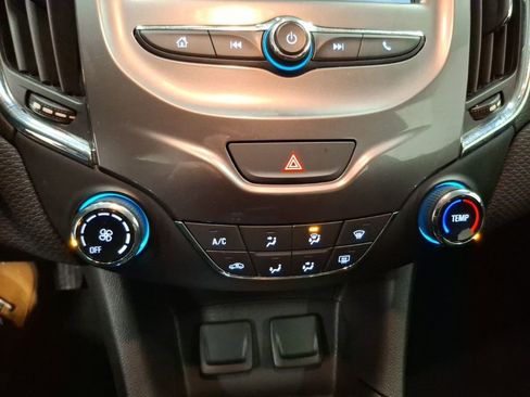 Used 2017 Chevrolet Cruze LT image 25