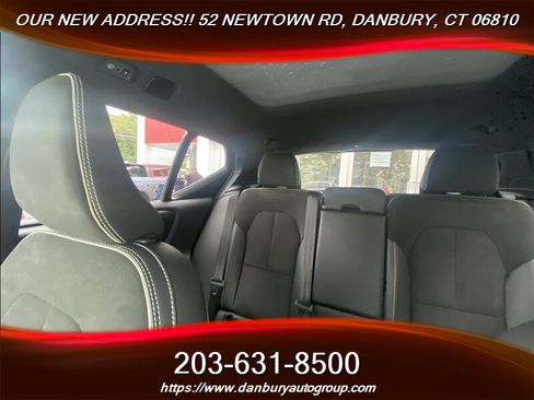 Used 2022 Volvo XC40 T5 R-Design AWD/4WD image 18