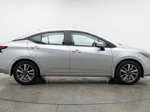 Used 2025 Nissan Versa SV FWD image 11