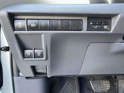 Used 2021 Toyota Sienna LE FWD image 23