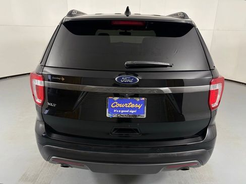 Used 2017 Ford Explorer XLT w/ Equipment Group 202A image 13