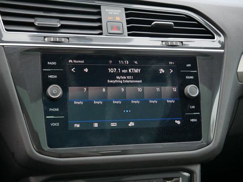 Used 2020 Volkswagen Tiguan SE w/ Panoramic Sunroof Package image 30