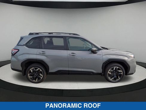Used 2025 Subaru Forester Premium AWD/4WD image 2