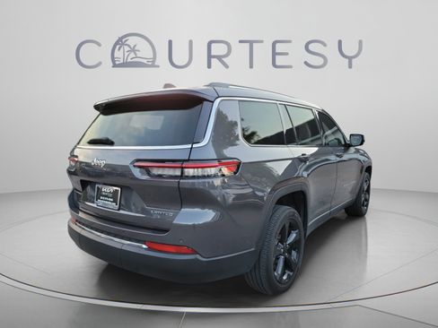 Used 2023 Jeep Grand Cherokee L Limited w/ Trailer Tow Group (B) RWD image 4
