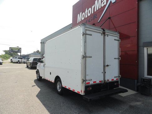 Used 2019 Chevrolet Express 3500 w/ Power Convenience Package RWD image 3