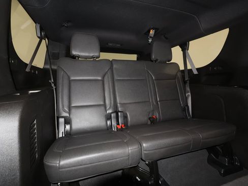 Used 2025 Chevrolet Suburban Z71 AWD/4WD image 25