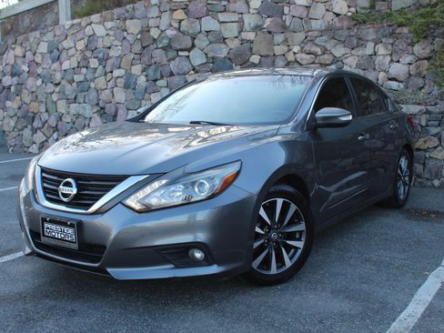 Used 2016 Nissan Altima 2.5 SL w/ 2.5 Technology w/LED Package FWD image 2