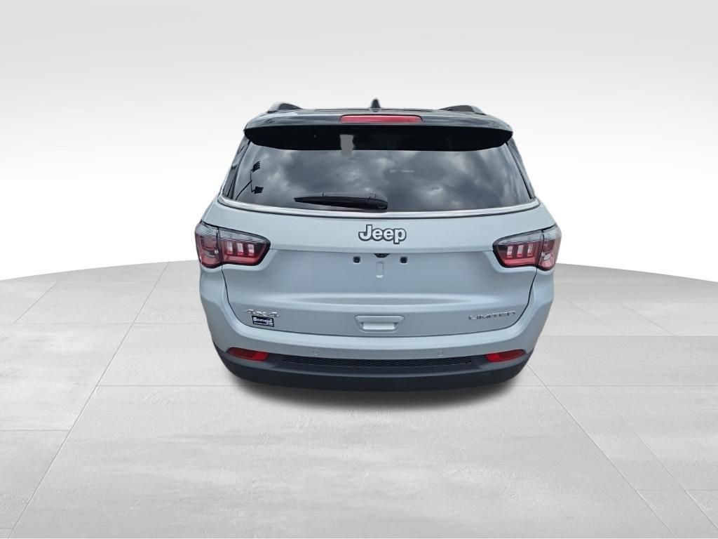 Used 2025 Jeep Compass Limited AWD/4WD image 7