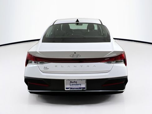 Used 2024 Hyundai Elantra SE image 6