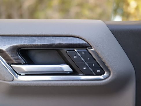 Used 2022 Chevrolet Silverado 1500 LTZ image 26