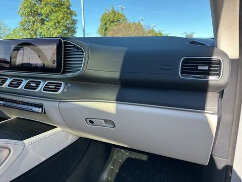 New 2026 Mercedes-Benz GLS 450 4MATIC image 38