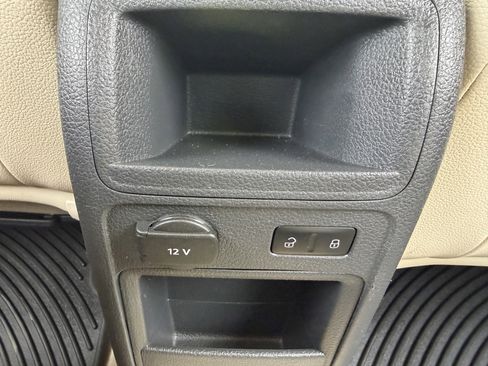Used 2014 Volkswagen Jetta SE FWD image 35