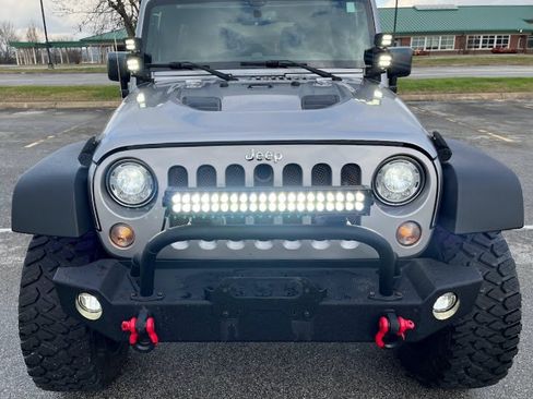 Used 2017 Jeep Wrangler Unlimited Rubicon w/ Connectivity Group image 55