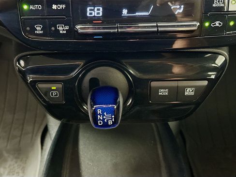 Used 2021 Toyota Prius LE image 24