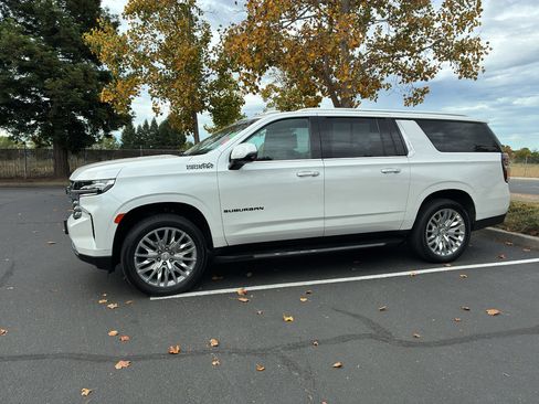 Used 2023 Chevrolet Suburban High Country w/ Advanced Technology Package AWD/4WD image 15