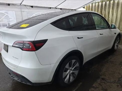 Used 2022 Tesla Model Y Long Range image 4