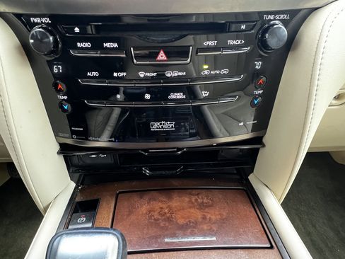 Used 2021 Lexus LX 570 4WD w/ 3rd Row & Luxury Pkg image 27