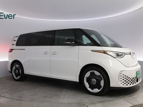 Used 2025 Volkswagen ID. Buzz Pro S RWD image 14