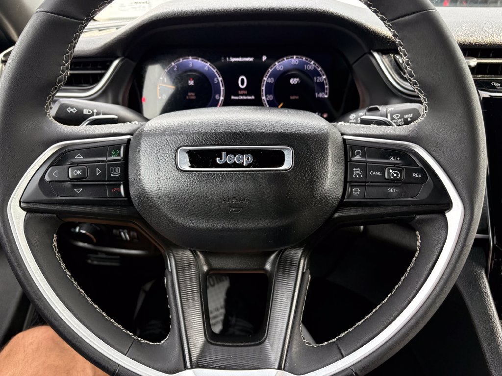 Used 2024 Jeep Grand Cherokee Altitude AWD/4WD image 18