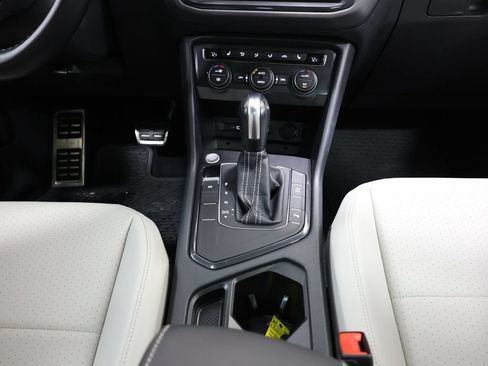 Used 2021 Volkswagen Tiguan SE R-Line FWD image 20