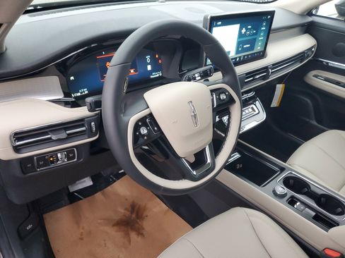 New 2026 Lincoln Corsair Premiere image 13