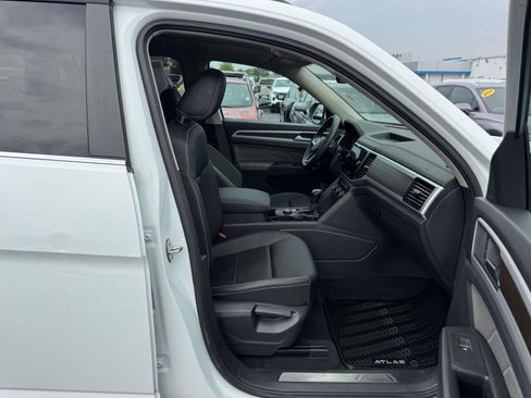 Used 2023 Volkswagen Atlas SE AWD/4WD image 16