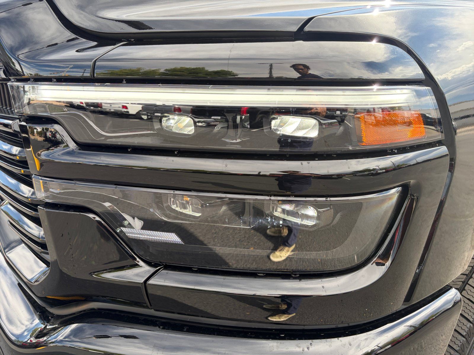 New 2026 RAM 3500 Laramie AWD/4WD image 9