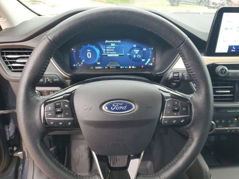Used 2022 Ford Escape Titanium w/ Titanium Premium Package FWD image 17