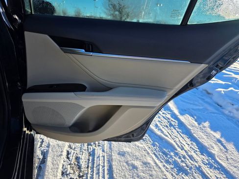 Used 2018 Toyota Camry XLE image 29