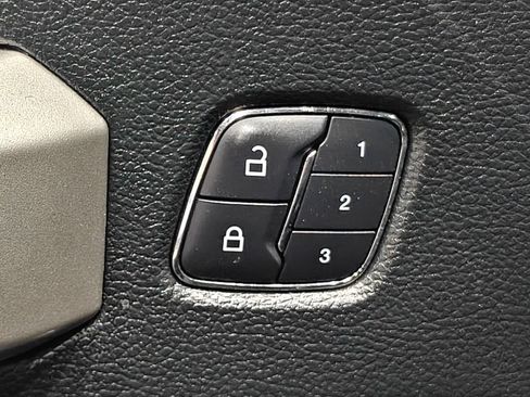 Used 2015 Ford F150 Lariat w/ Equipment Group 502A Luxury AWD/4WD image 64