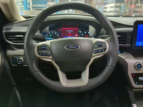 Used 2023 Ford Explorer XLT w/ Equipment Group 202A AWD/4WD image 2
