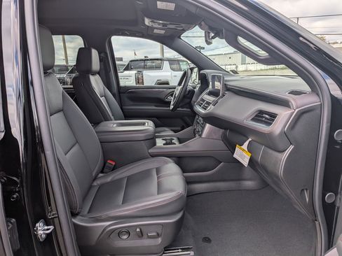 Certified 2024 Chevrolet Suburban RST w/ Luxury Package AWD/4WD image 28