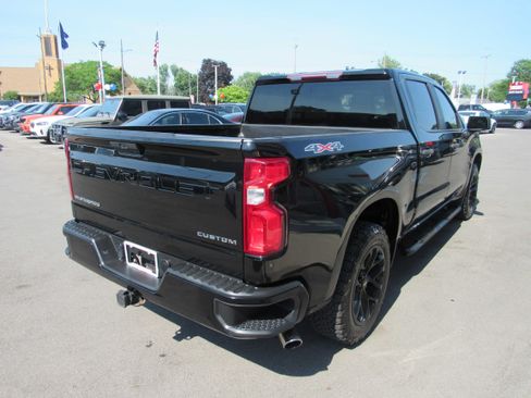 Used 2020 Chevrolet Silverado 1500 Custom w/ Custom Value Package AWD/4WD image 6