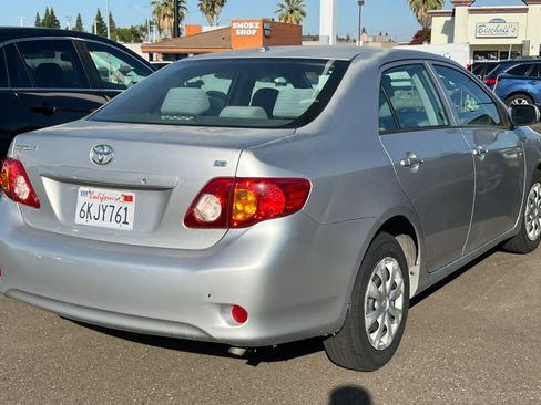 Used 2010 Toyota Corolla LE FWD image 4