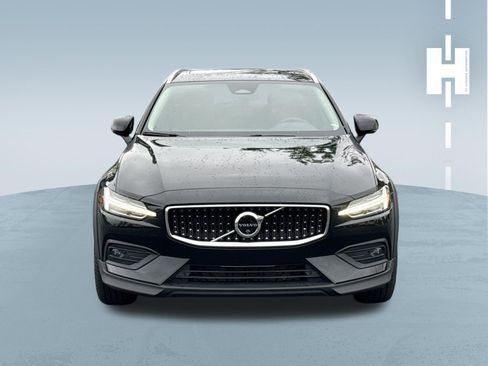 Used 2025 Volvo V60 B5 Cross Country Plus AWD/4WD image 2